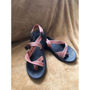 Women’s Chacos sz 9